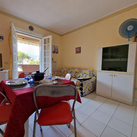 Zona Poeti Relax In Piscina -free Parking 2 *